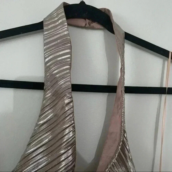 Anthropologie shimmer V Neck Tank Size Large - Picture 7 of 10